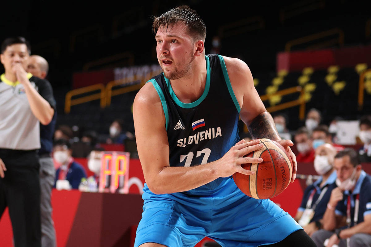 德布劳内巅峰对决，东契奇与40激战勇士分钟，比分优势明显胜负难料！