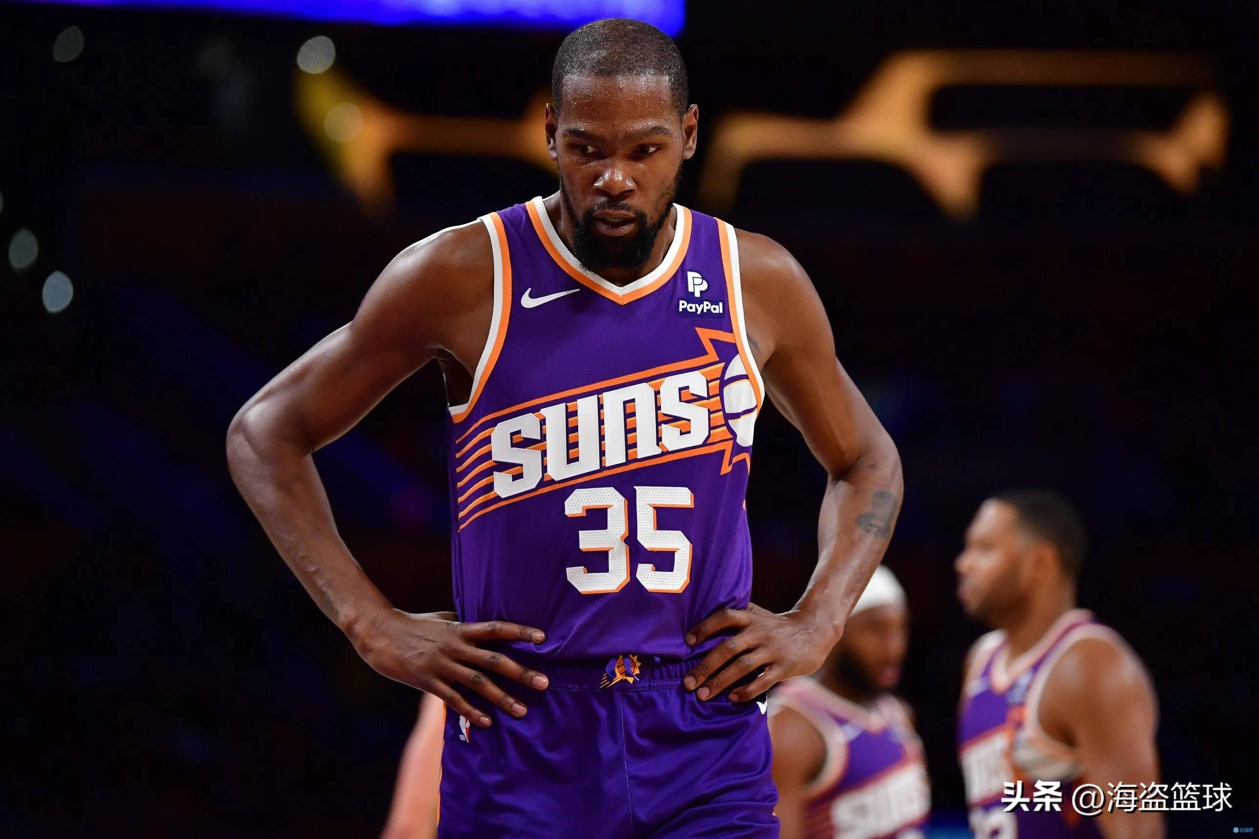 杜兰特重返赛场，战术调整首场状态出色，巴塞罗那观众沸腾！