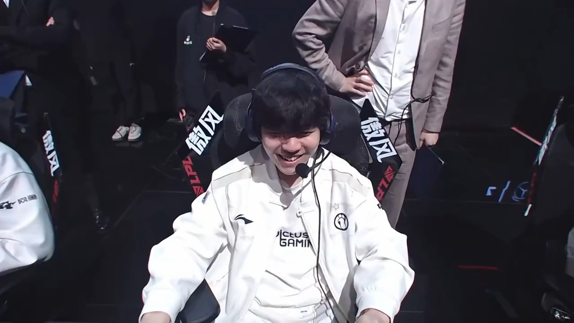 Rookie连续二十场比赛得分超过表现优异，G2不断突破！